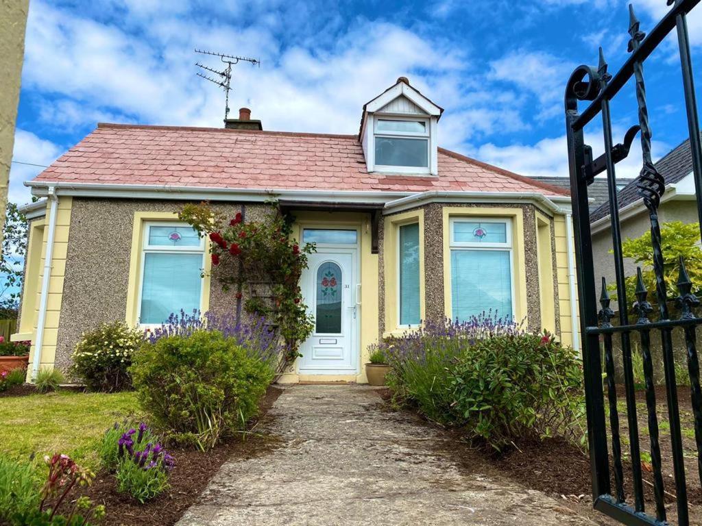 Rose Cottage: Delightful 4 Bedroom Detached Home 포트러시 외부 사진